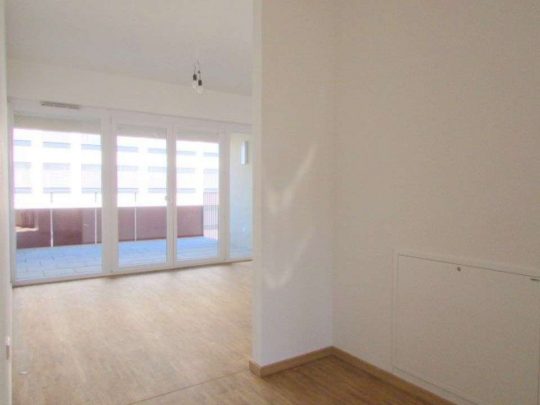 Blick Flur zum Balkon