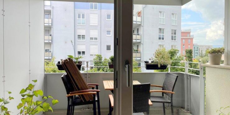 Solide Kapitalanlage am Park + prima Grundriss + 1a Anbindung- Parkett – EBK – S/W-Balkon –