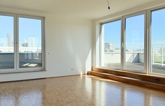 Rundum-Panoramablick Skyline FFM + E-Mobilität + frei + sofort beziehbar